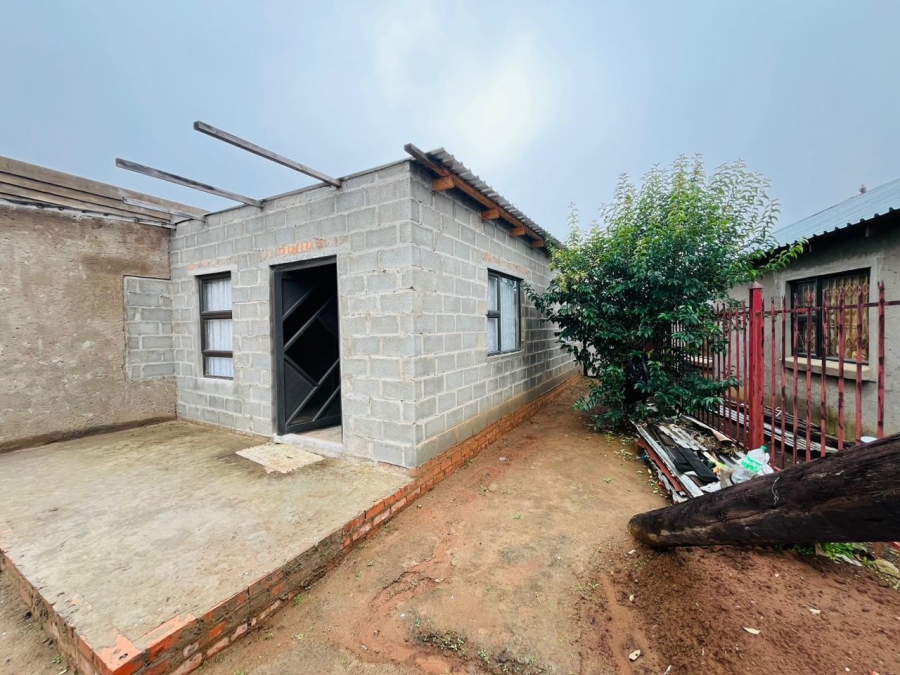2 Bedroom Property for Sale in Caleb Motsoabi Free State